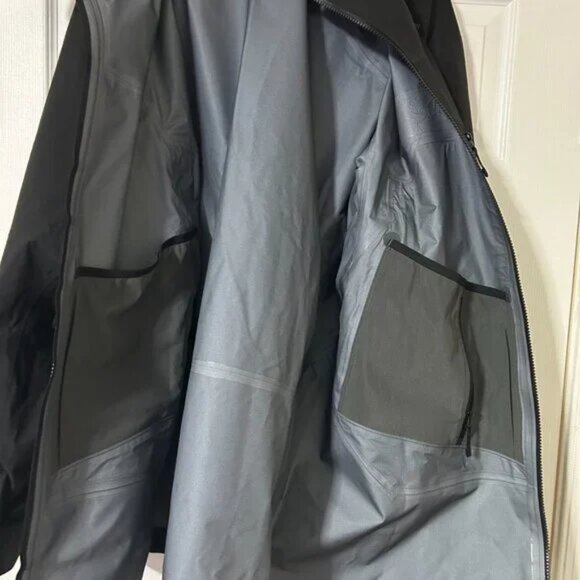 Arcteryx Beta Series Beta LT Hooded Hardshell Jacket - Picture 2 of 8